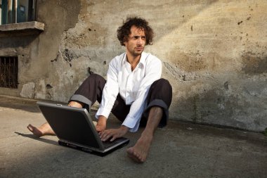 açık bir genç adam portresi