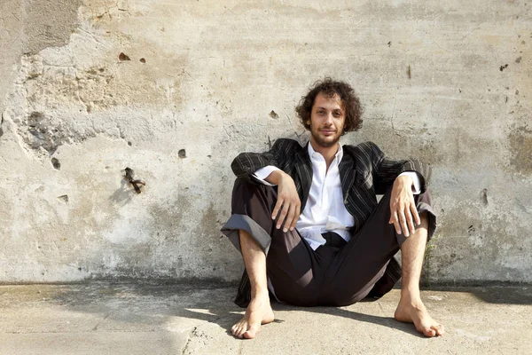 açık bir genç adam portresi