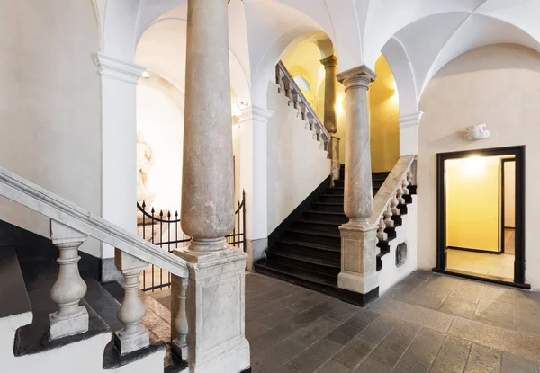 意大利历史建筑的伟大入口 — 图库照片