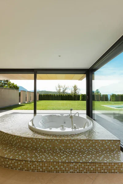 Mooie kamer met jacuzzi — Stockfoto