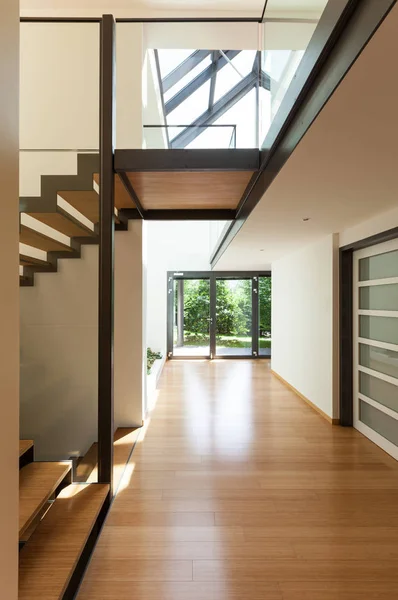 Vestíbulo moderno edificio brillante — Foto de stock © rilueda #76224909