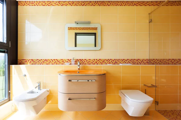 Красиві помаранчевий ванної — стокове фото