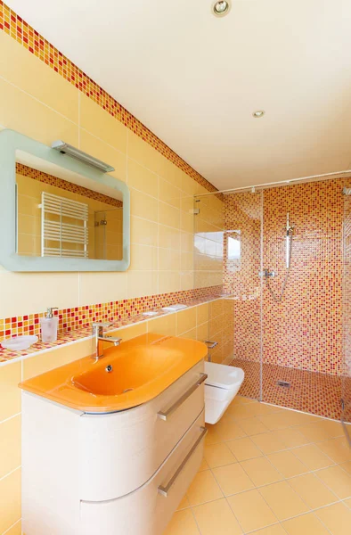 아름 다운 오렌지 욕실 — 스톡 사진