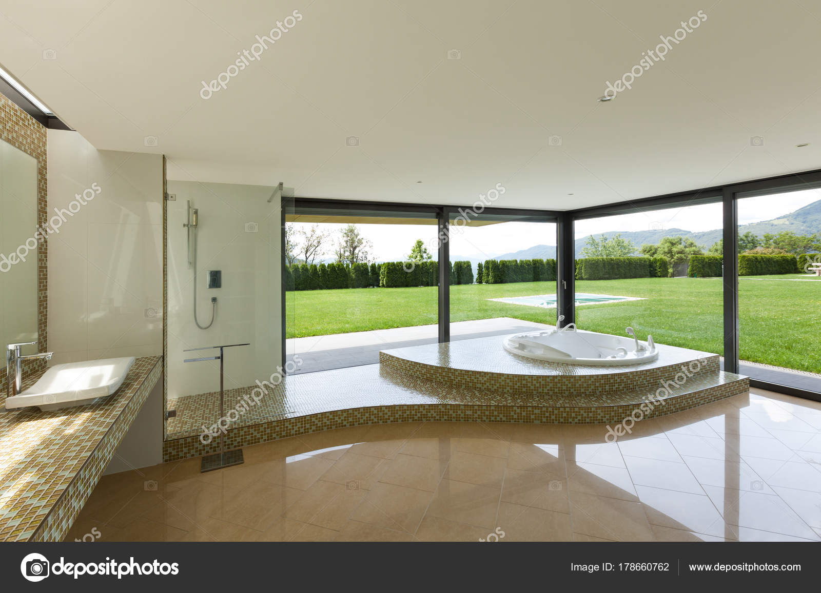 Schönes Badezimmer mit Jacuzzi — Stockfoto © Zveiger #178660762 Schönes Badezimmer mit Jacuzzi — Stockfoto © Zveiger #178660762