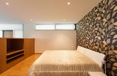 House, geniş yatak odası