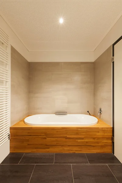 Красивая ванная комната, ванна — стоковое фото