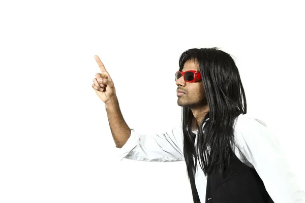 Foto estudio retrato: joven con el pelo largo — Foto de Stock