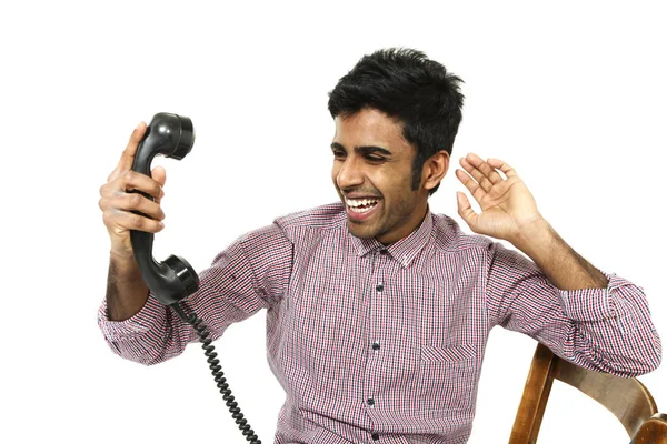 Retrato de hombre joven con teléfono vintage — Foto de Stock