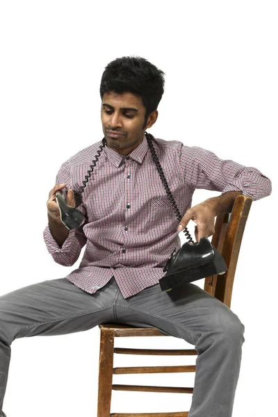 Portret młodzieńca z rocznika telefon — Zdjęcie stockowe