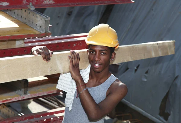 Young african man working in construction site — Stock Photo, Image
