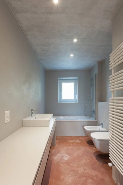 Baño moderno con bañera — Foto de Stock