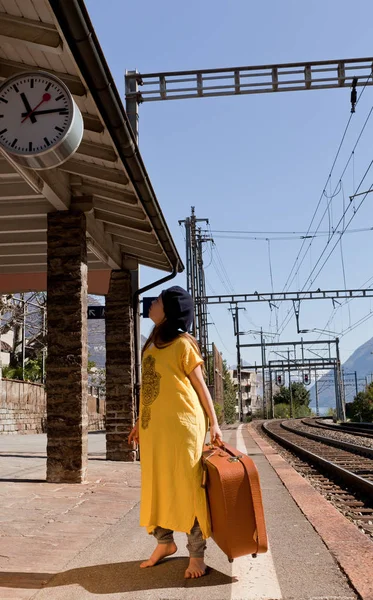 Little girl waiting for the train in a station — Stock Photo, Image