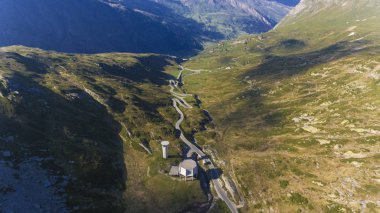 Dron, San Bernardino pass üzerinden havadan görünümü