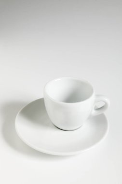 Seramik espresso fincan beyaz arka plan üzerinde