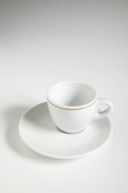 Seramik espresso fincan beyaz arka plan üzerinde