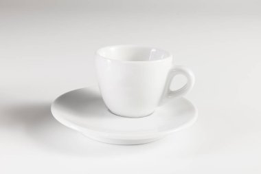Seramik espresso fincan beyaz arka plan üzerinde