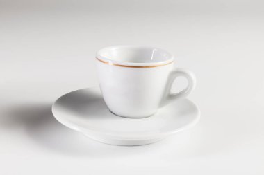 Seramik espresso fincan beyaz arka plan üzerinde