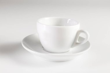 Seramik espresso fincan beyaz arka plan üzerinde