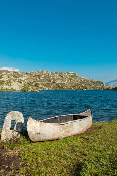 Alpine pass of San Bernardino in Switzerland, Moesola Lake — Stock Photo, Image