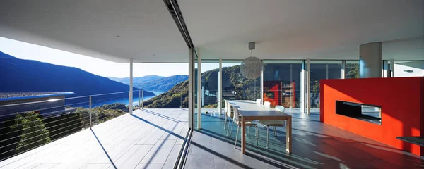 Modernt hus, utsikt från balkong — Stockfoto