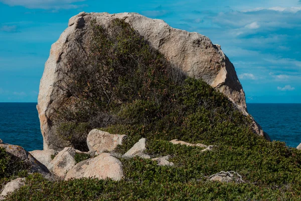 Küstenlandschaft von Sardinen, Klippen — Stockfoto