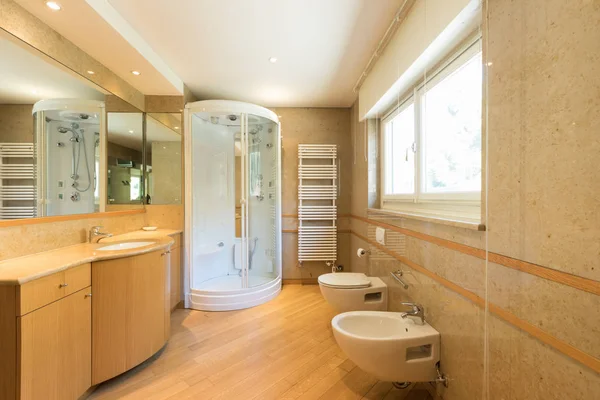 Luksusową łazienkę z tapicerką — Zdjęcie stockowe