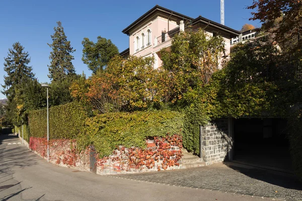 Exterior of ancient villa — Stock Photo, Image