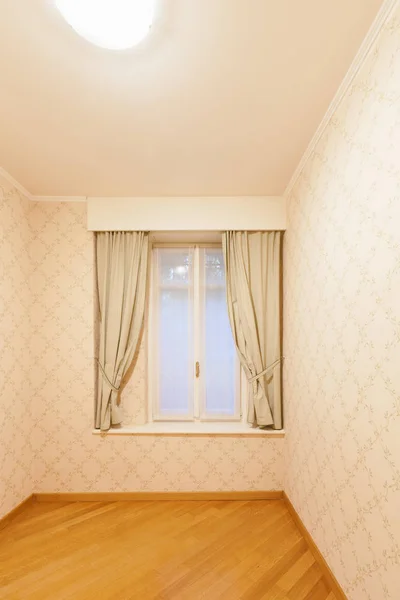Kamer met bekleding op de muren — Stockfoto