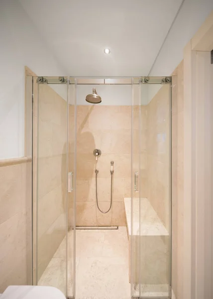 Bagno in marmo ben finiture — Foto Stock