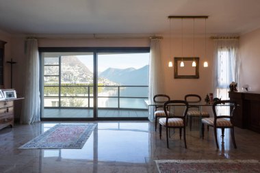 Yaşam ve göl kenarında görünüm