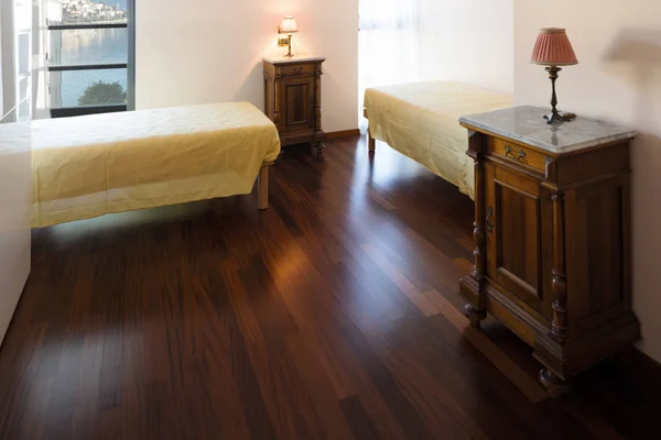 Bedroom and view on lake — Stock Photo, Image