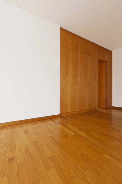 Beautiful empty spacious apartment interior — Stock Photo, Image