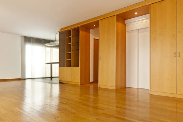 Bello vuoto spazioso appartamento interno — Foto Stock
