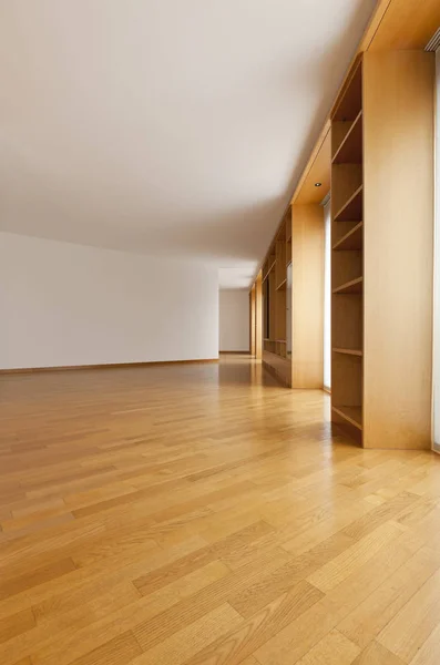 Beautiful empty spacious apartment interior — Stock Photo, Image