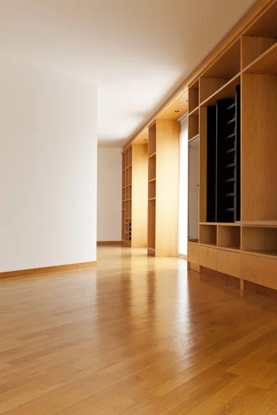 Beautiful empty spacious apartment interior — Stock Photo, Image