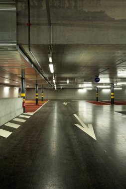 yeni yer altı otoparkı, boş