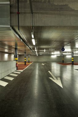 yeni yer altı otoparkı, boş