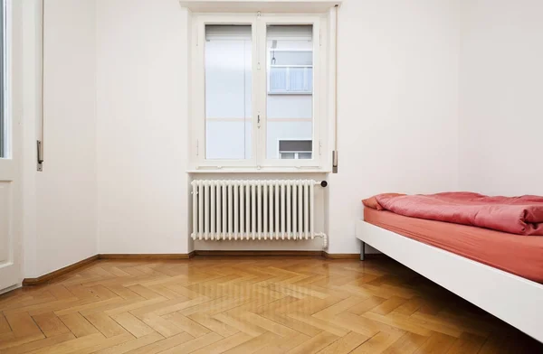 Innenraum Weißes Schlafzimmer Mit Fenster — Stockfoto