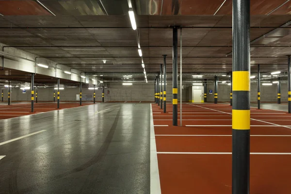 Nieuwe Ondergrondse Parkeerplaats Leeg — Stockfoto