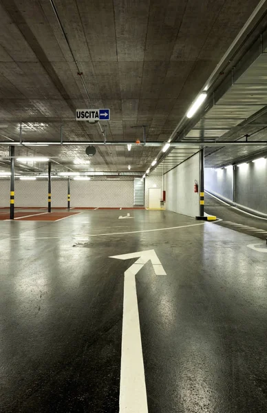 Novo Estacionamento Subterrâneo Vazio — Fotografia de Stock