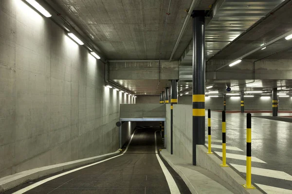 Nieuwe Ondergrondse Parking Tunnel — Stockfoto