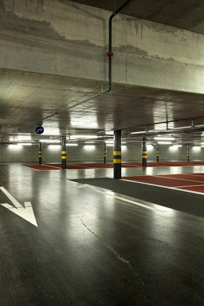 Novo Estacionamento Subterrâneo Vazio — Fotografia de Stock