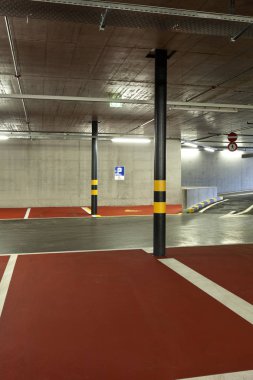 yeni yer altı otoparkı, boş