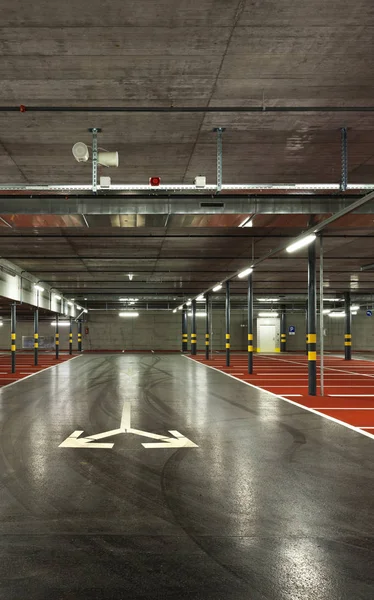 yeni yer altı otoparkı, boş