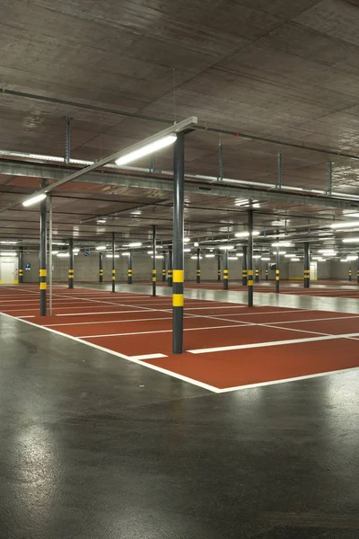 Nieuwe Ondergrondse Parkeerplaats Leeg — Stockfoto