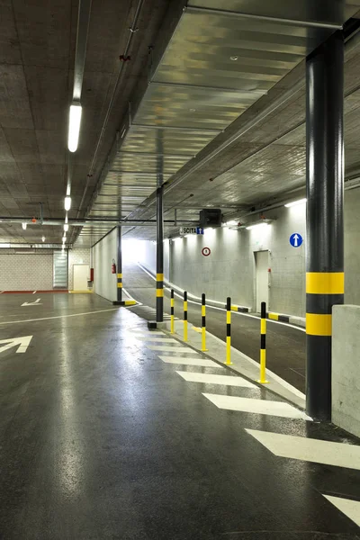 New Underground Parking Empty — Stock Photo, Image