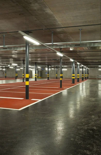 yeni yer altı otoparkı, boş