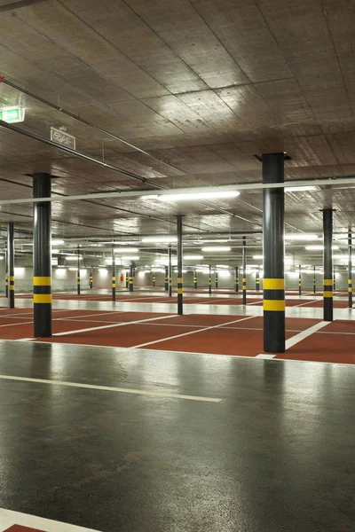 Nieuwe Ondergrondse Parkeergarage — Stockfoto