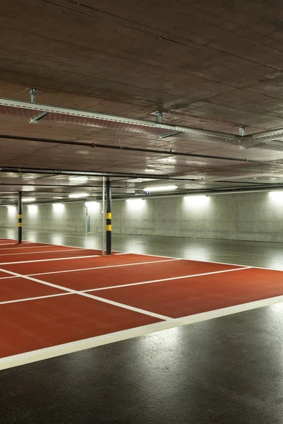 yeni yer altı otoparkı, boş