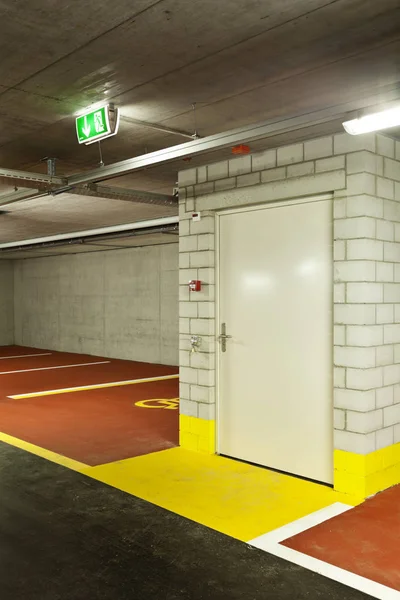 yeni yer altı otoparkı, boş